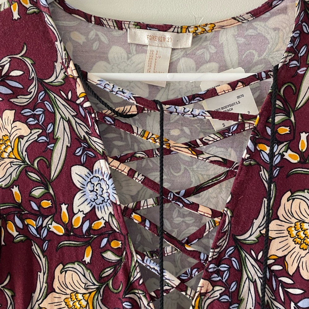 FLORAL BODYSUIT LONG SLEEVE WITH TASSELS. NEVER WORN. NWT. - Picture 7 of 9